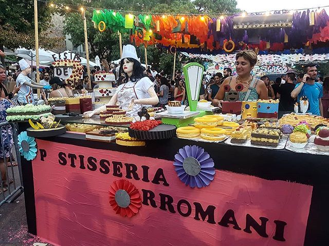DonMopa's tweet photo. Festes de Gràcia
#festesdegracia #festesdegràcia #gracia #gràcia #plaçadelpobleromani #pobleromani #romani #barcelona #bcn #cityofbarcelona #patisseria #postres #pastries #cakes #tortas #fecstime #festas #fiestas #plaça #plaza #square #ligths #luces #rro… https://t.co/81mzuv1q1c https://t.co/qnfinHAllH