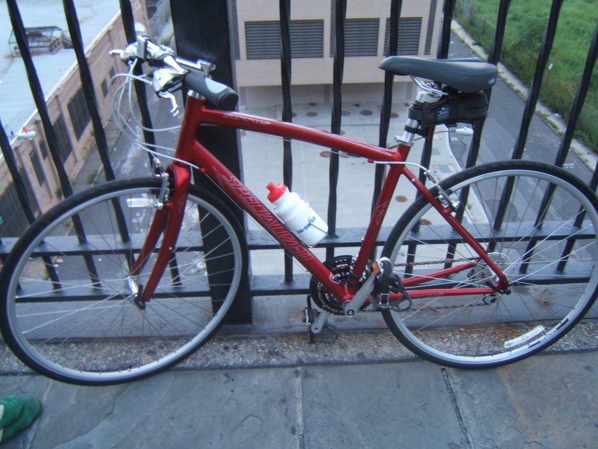 stolenbikenyc's tweet photo. STOLEN - Red Specialized Sirrus  https://t.co/tKtQ5j3I5j https://t.co/lBb58e3quH