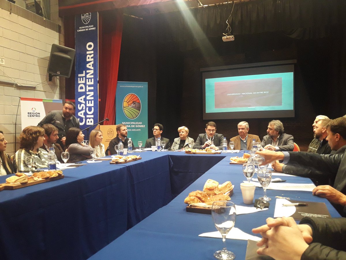 datsantafe's tweet photo. ✔Ahora presentes en el foro de la #orvit
Vinculando la @datsantafe con instituciones del sistema de CT, asociaciones empresarias, comunas y municipios. https://t.co/B722Ezpg7w