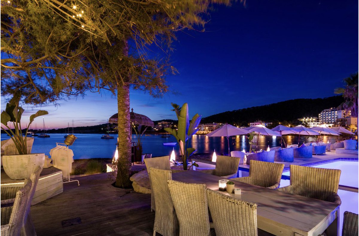 Cuando las noches, no son noches cualquiera🌙⭐️
.
.
When the nights, are not any nights🌙⭐️
.
.
Wenn die Nächte keine Nächte sind🌙⭐️

#sunseabaribiza #wonderful_ibiza #beautiful_ibiza #seasonibiza #summeribiza #temporada2019 #loveibiza #iloveibiza #ibizastyle