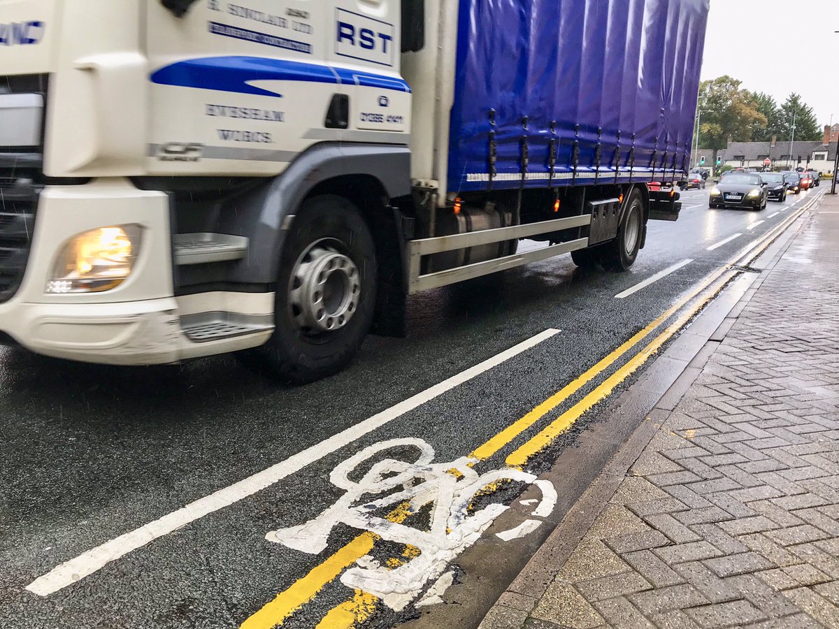 modacitylife's tweet image. Dear England: It’s nothing personal, but our family—who would otherwise jump at the chance to get on a bike—has decided to abstain from cycling during our visit.

It has nothing to do with the weather. It has nothing to do with the hills. It has everything to do with the streets.