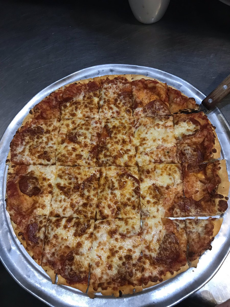 HendersonMrBs's tweet photo. It’s #FreePizzaFriday! Hit that RT button for your chance to win a free large one topping from B’s! Must follow to win 🍕 https://t.co/x9rX0C8EjA