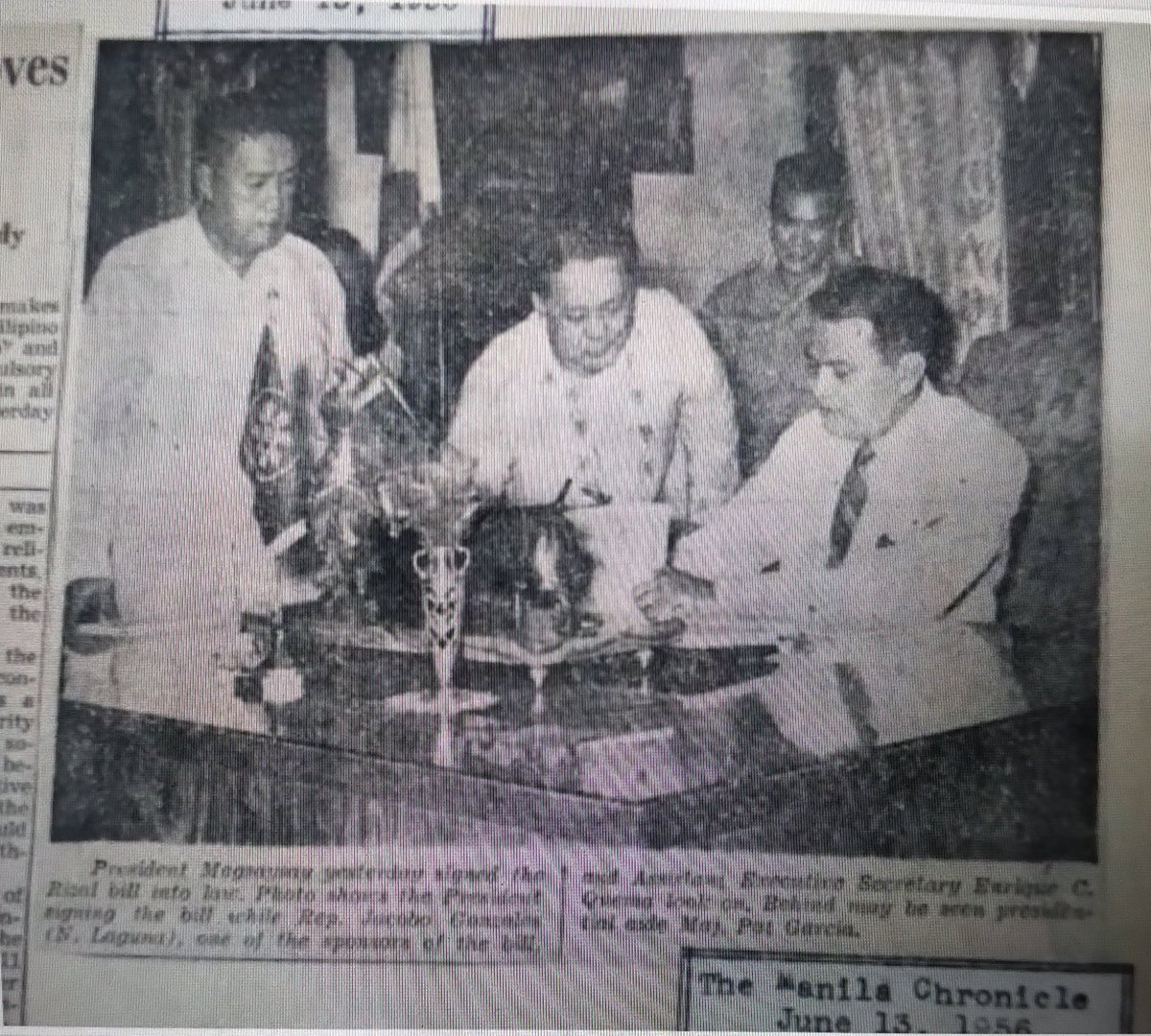 markroyboado's tweet photo. August 16, 1956. The Rizal Law took effect. The enactment of RA 1425 divided our nation then, the likes of RH Law and Divorce Bill where the Church played a great role in opposing it. In this photo, Pres. Masaysay signed the law in June 12, 1956. #JustLikeRizal https://t.co/AKt4LZeKN9