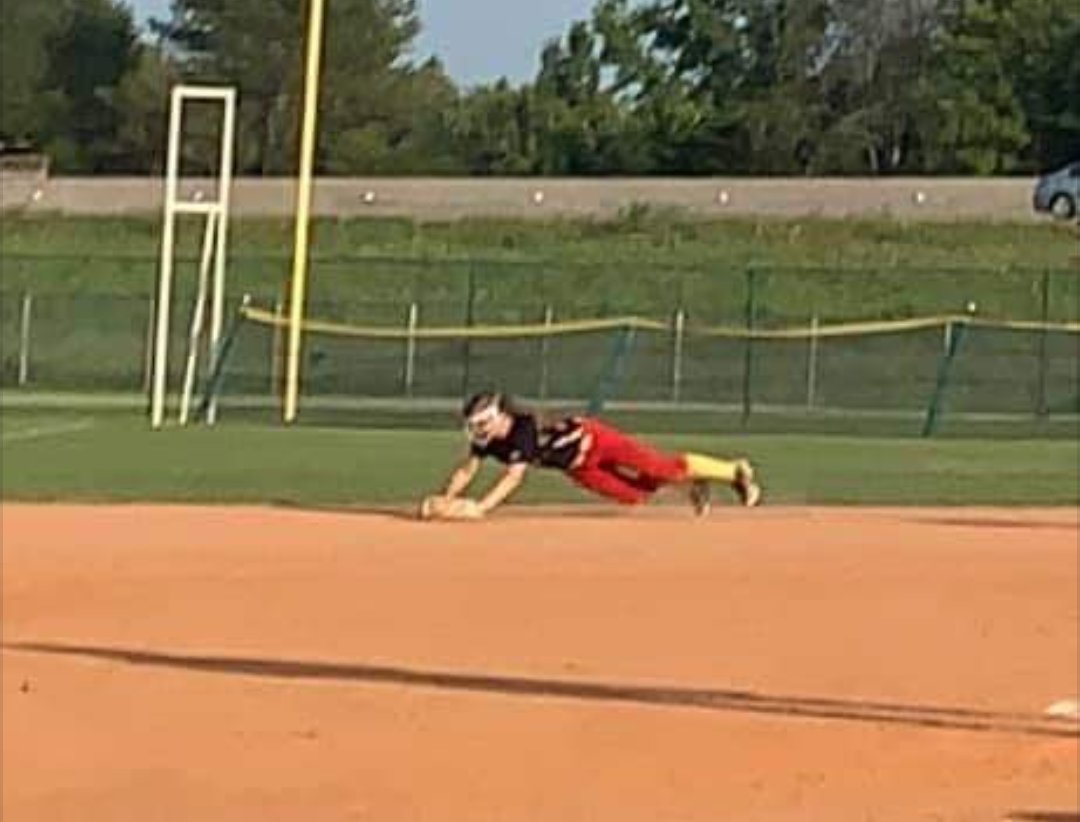 smurf_softball's tweet photo. Laying out for the catch!! #fosterspride https://t.co/BvzhOFtUHi
