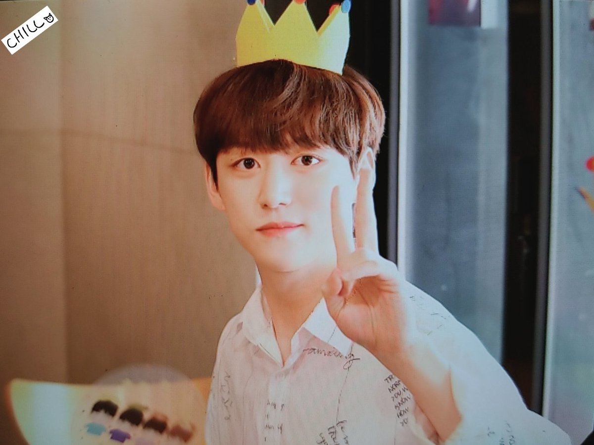 CHILL0511's tweet photo. 190816 데뷔 2주년 카페 프리뷰

#열혈남아 #HBY #규혁 #지산 https://t.co/hH8lUcZFd7