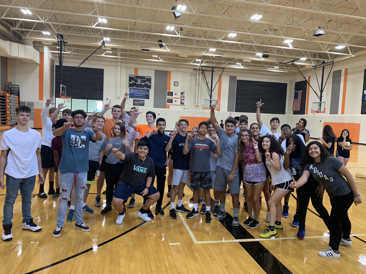smnwpe's tweet photo. As we start The Great SMNW Mat Ball Challenge for the Fall Season, we can‘t help but miss 4 year Team Games starter, 2 year captain, and 2018-19 Mat Ball MVP @tylerfisher646 with that being said... Team Games 12 — Foundations 2 #MatBallLife https://t.co/AizGanAO9R