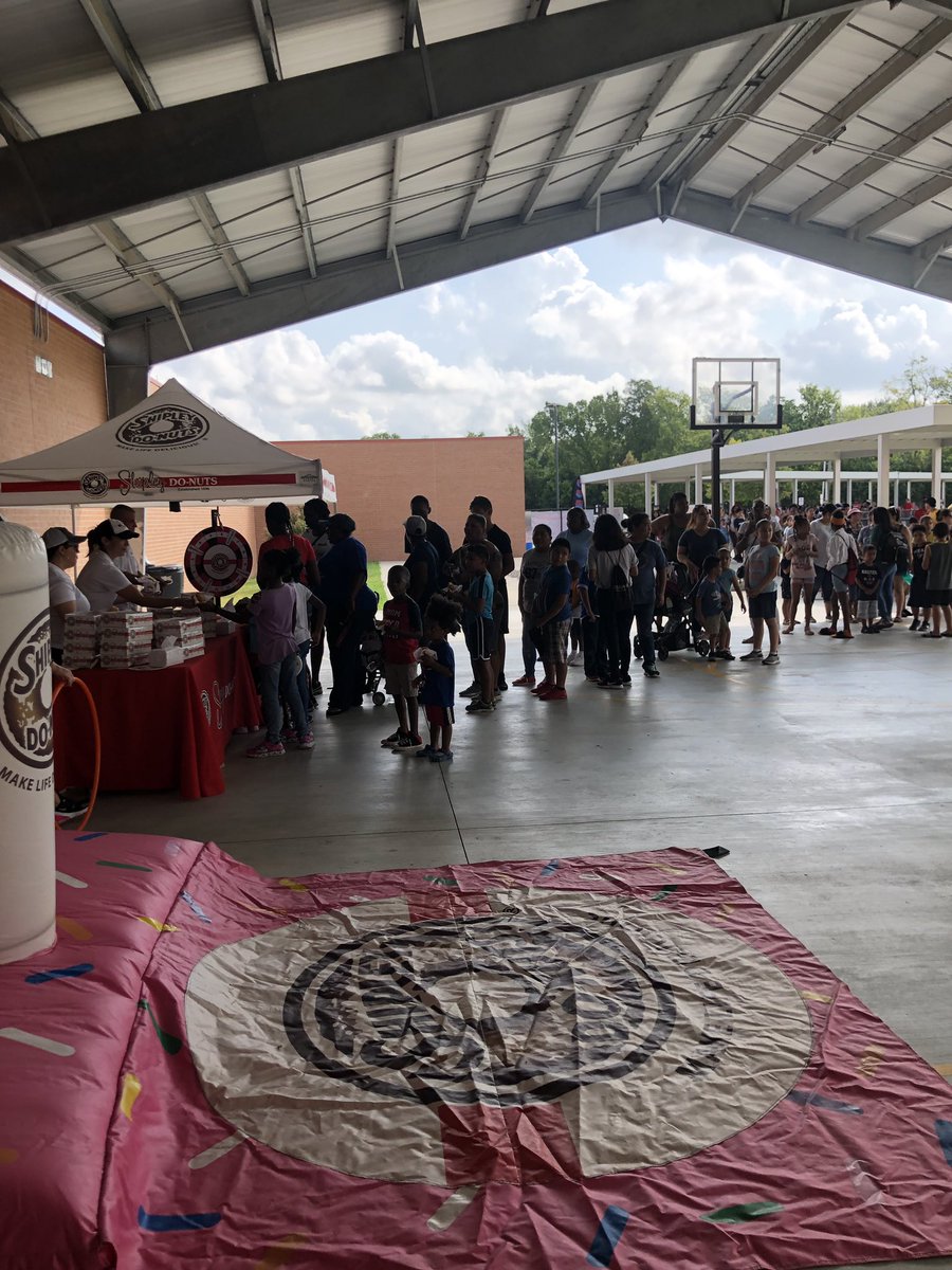 WithMerci's tweet photo. It’s time to have fun and get the kiddos ready for the school year 🤗 #withmerci #returning2learning #wedoitforthekids #workqwithmerci #startwithmerci #givewitgmerci #educatewithmerci https://t.co/WTTbKKivwy
