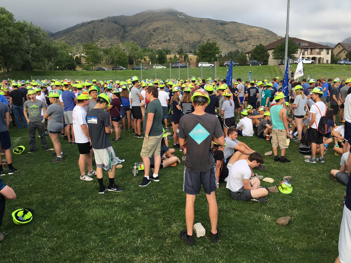 COGeolSurvey's tweet image. off to the M! All 1,400 of 'em! woohoo! @coschoolofmines #HelluvaEngineers @MinesAlumni