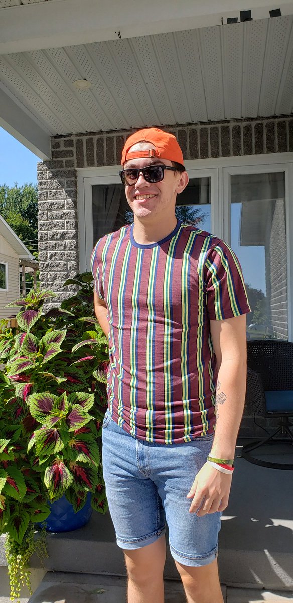 LeSommetFaucon1's tweet photo. Look out @LindsayMuskies here comes the new look @nathaneverett79! He's road tripping with dad from Russell on his way for Main Camp &amp; Trng Camp. #MuskiesHockey #packthepond #MuskiesNation https://t.co/DMJysxBMru