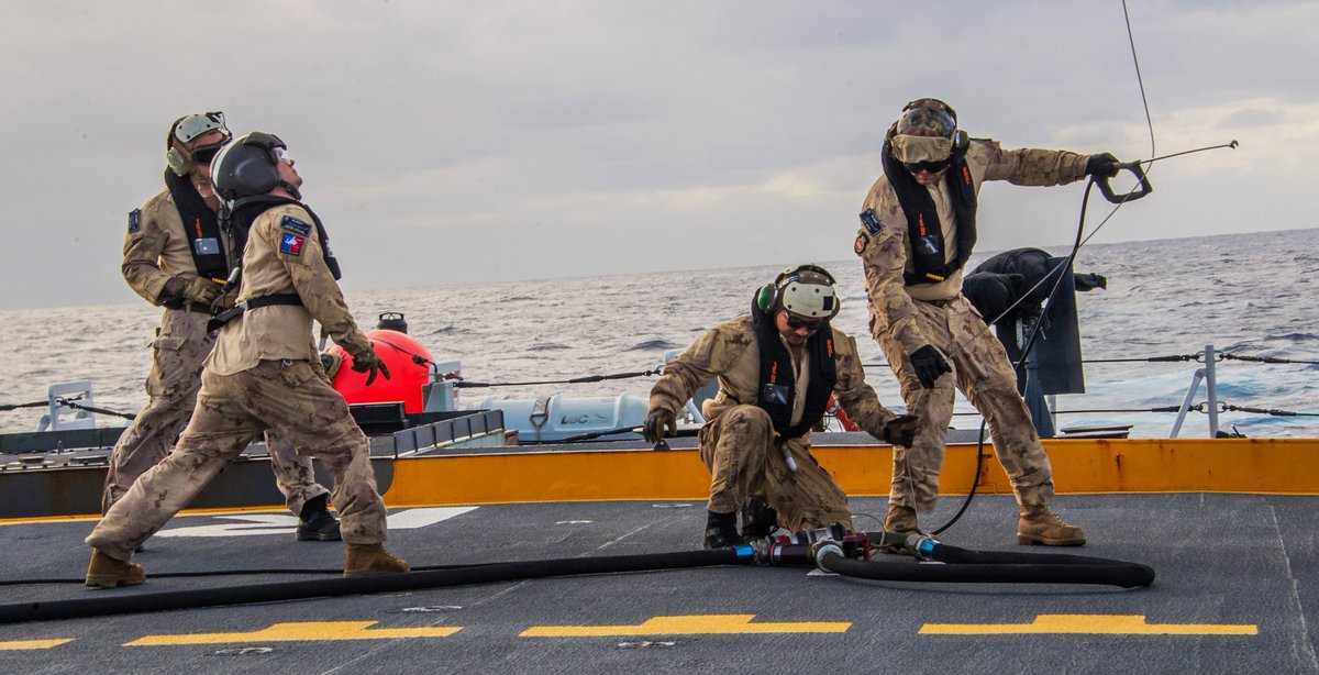 RCAF_ARC's tweet photo. Check out these inspiring 📷 of our technicians and pilots working together at sea!

HMCS REGINA's Air Detachment conducts hoisting and in-air refueling training with BRONCO, the CH-148 Cyclone helicopter during Operation PROJECTION in the Pacific Ocean on August 2, 2019. #RCAF https://t.co/MvuFbMX8R1