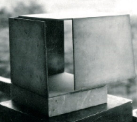 ‘Vacíos respirando’ 
,1959
de
Jorge #Oteiza
(1908-2003)
Hierro,
28,5 × 34,5 × 24,5 cm.

‘...el arte no era para
#Oteiza un fin,
sino una herramienta necesaria para
el desarrollo
de una
nueva
sensibilidad existencial

<a href="/museoreinasofia/">Museo Reina Sofía</a> 
<a href="/MuseoOteiza/">Museo Oteiza Museoa</a> 
#ViernesDeArte