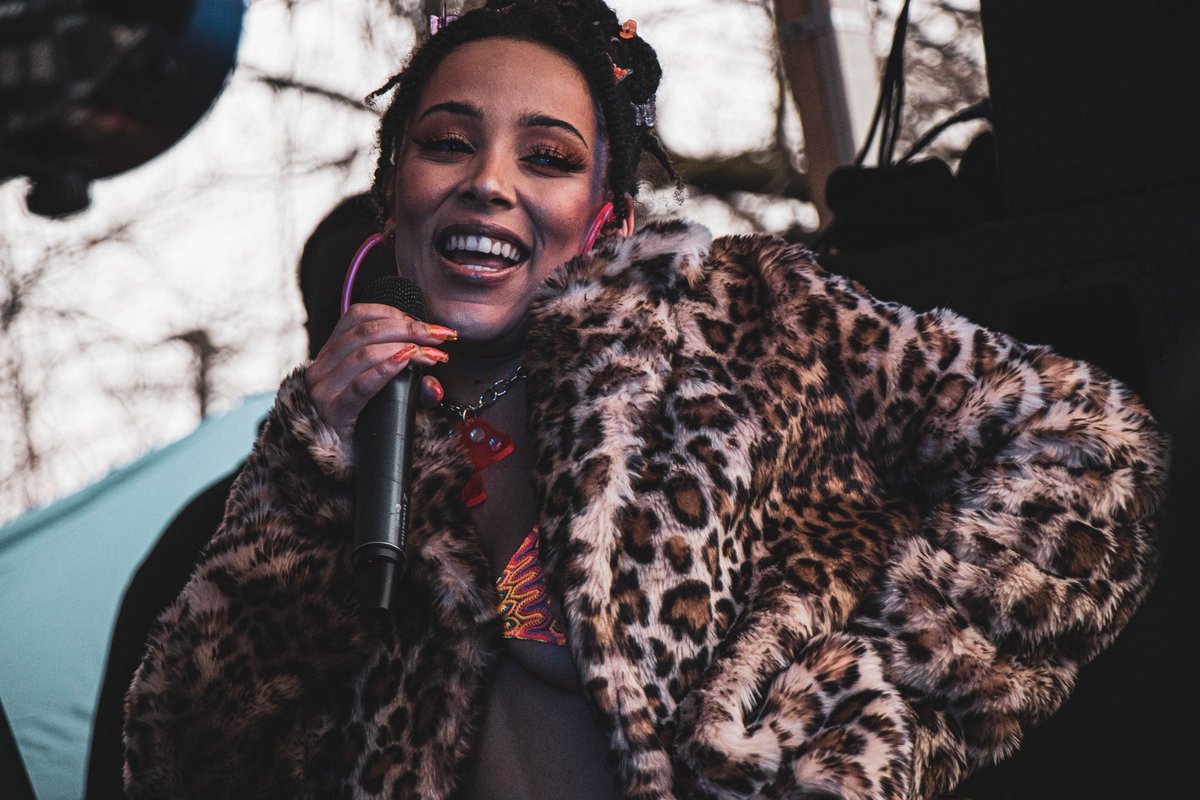 Sirius_Jones's tweet photo. so stayed up watching @dojacat videos.then worked on backlog.
@dojacat #dojacat #juicy #photography #concert #detroit #midwest #weinthere #lit #concertphotography  #sirius #ihatehashtags #blackartist #blackart #fader #fadermagazine #afropunk #badatposting https://t.co/8UNMAjUkaH