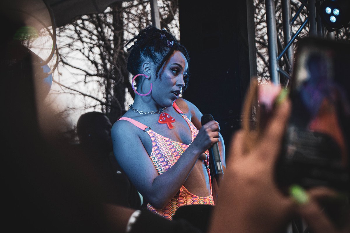 Sirius_Jones's tweet photo. so stayed up watching @dojacat videos.then worked on backlog.
@dojacat #dojacat #juicy #photography #concert #detroit #midwest #weinthere #lit #concertphotography  #sirius #ihatehashtags #blackartist #blackart #fader #fadermagazine #afropunk #badatposting https://t.co/8UNMAjUkaH