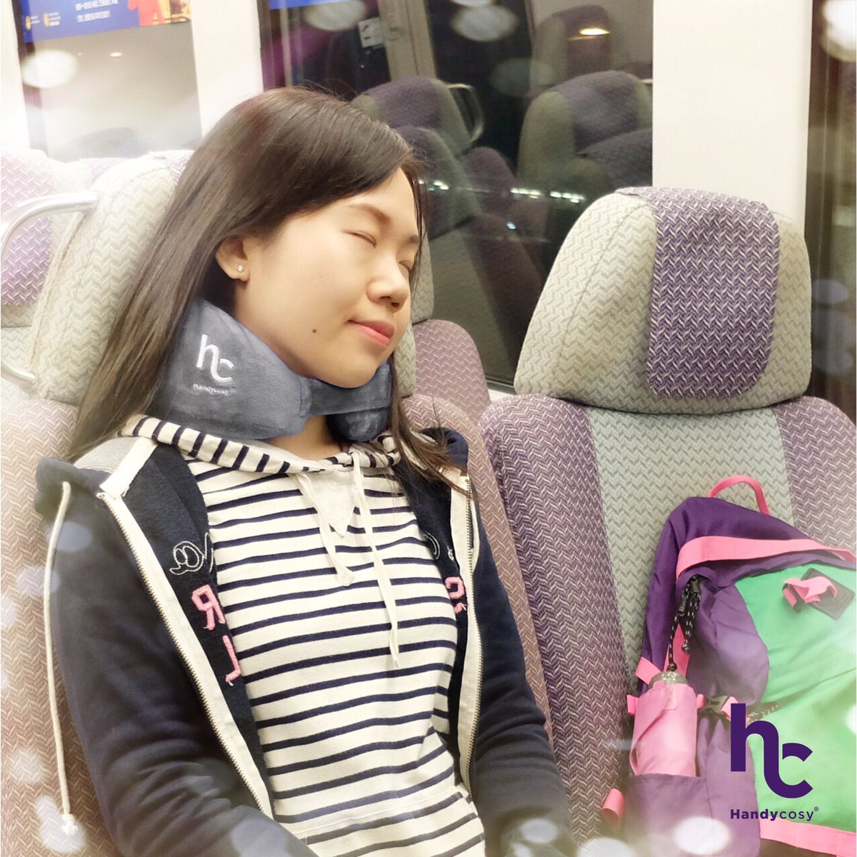 handycosy's tweet photo. The most compact memory foam neck pillow❤️check our bio now 👉🏻@handycosy👈🏻
.
#travelblogger #travelingram #neckpillow #travelpillow #kickstarter https://t.co/MoGIyaV24u