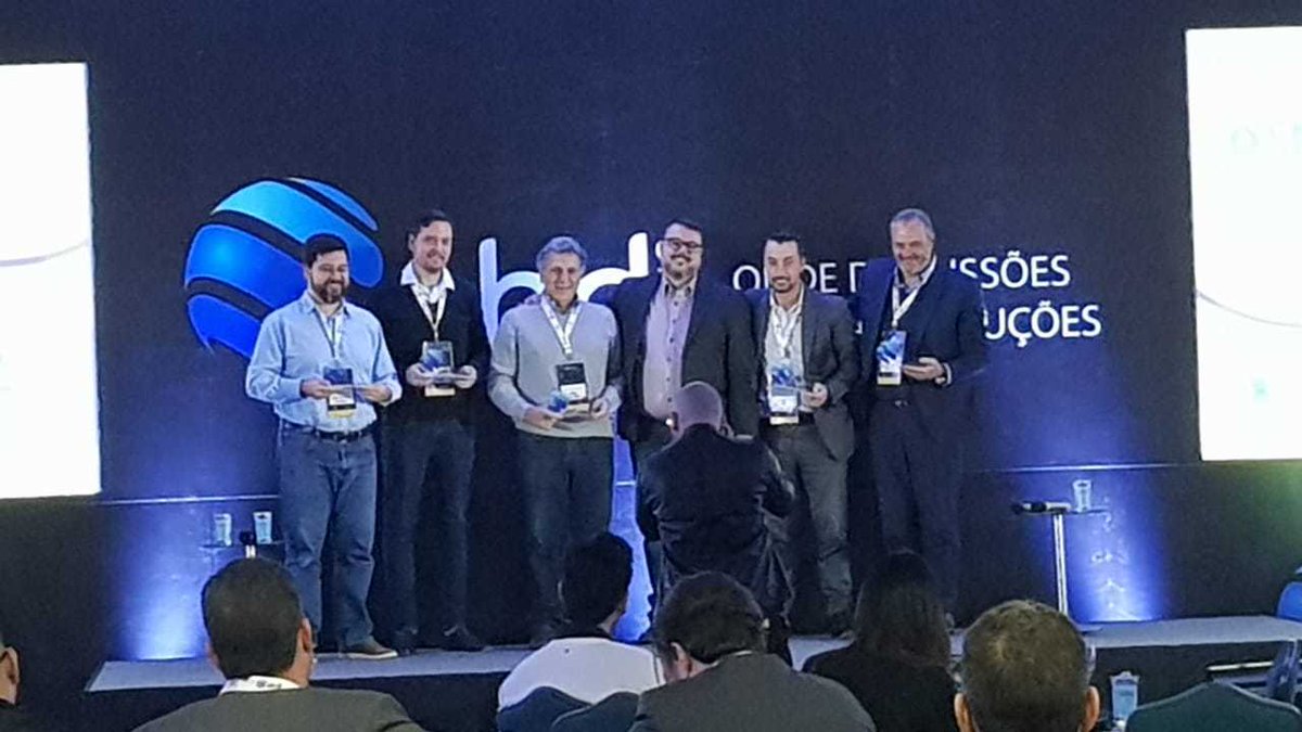 FFCSFin's tweet photo. Um pouco mais desse momento tão especial que aconteceu ontem! Durante o Retailed FS 2019, a FFC foi homenageada pela @ebdicorp por ter participado de todas as edições do evento e pelas relevantes contribuições com o mercado de serviços financeiros no varejo. https://t.co/CyOS1Z35zx