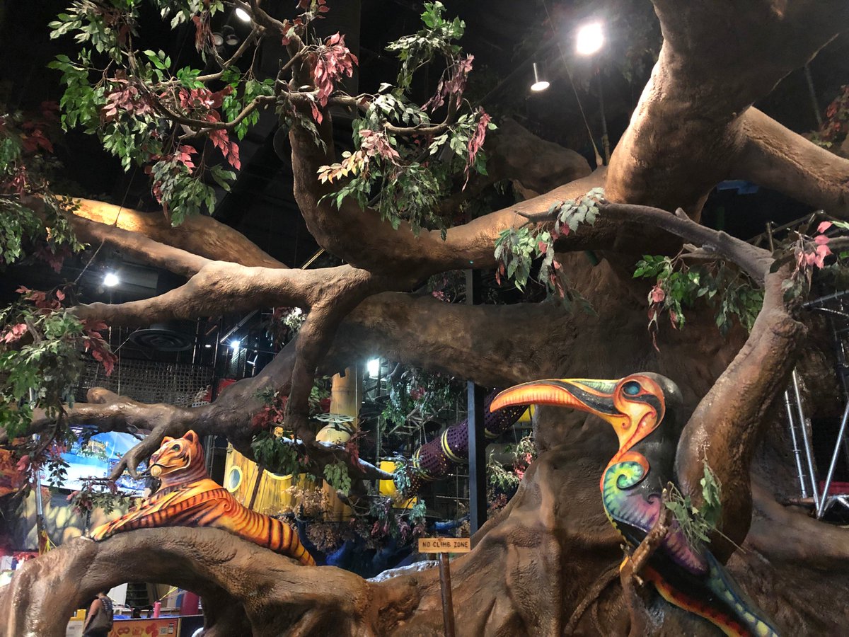 ZavalaTV's tweet photo. Si aún no tienes planes con los más pequeños de la casa, no te pierdas el #ExplorandoAZ de hoy a las 5pm @UnivisionAZ  Un lugar perfecto para escapar del calor que es "solidario" con el bolsillo de los padres ;) y muy divertido. @makutusisland https://t.co/vfgGWlXgZE