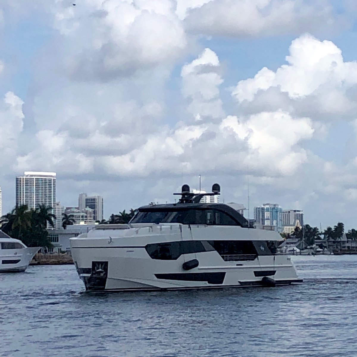 piersixtysix's tweet photo. Love the #OA90 from @OAYachts …. Looking good! #yachtlife #luxury OA90 https://t.co/BXgKV4LVEr