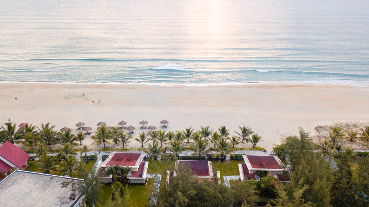 centaradanang's tweet photo. 🗾Ideally situated along the magnificent Non Nuoc Beach, Centara Sandy Beach Danang is a prime location to explore the breathtaking Danang attractions and is within easy reach of the ancient port town of Hoi An.
#beach #holiday #summer #vibes #chill #Vietnam https://t.co/XTB57iSEms
