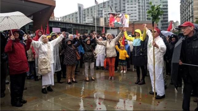 BBCRadioManc's tweet photo. Peterloo anniversary: Hundreds gather in Manchester
https://t.co/YhmMYhFW9n https://t.co/vcsIqQZgN0