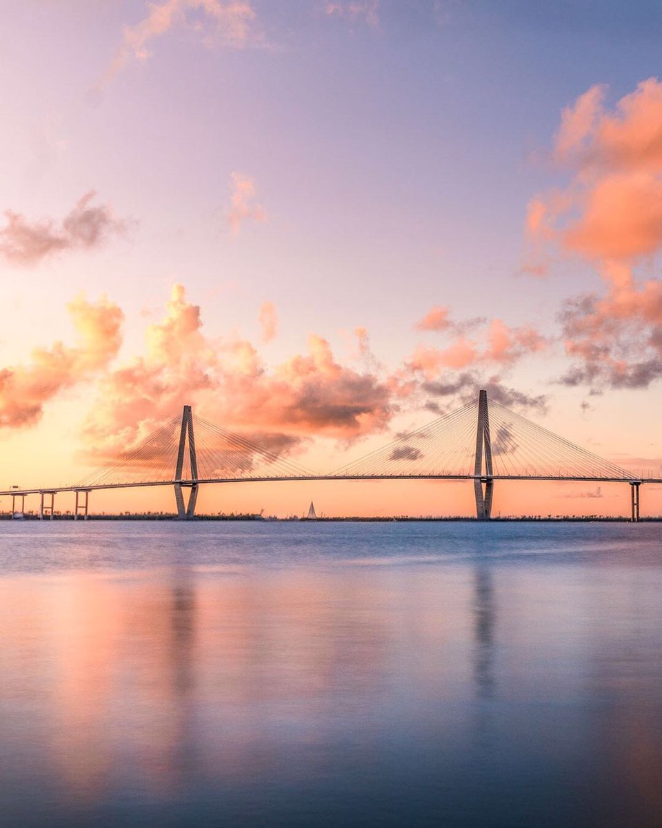 ExploreCHS's tweet photo. Sunset scenes in Charleston ✨#ExploreCharleston https://t.co/oTGCZWf6PE
