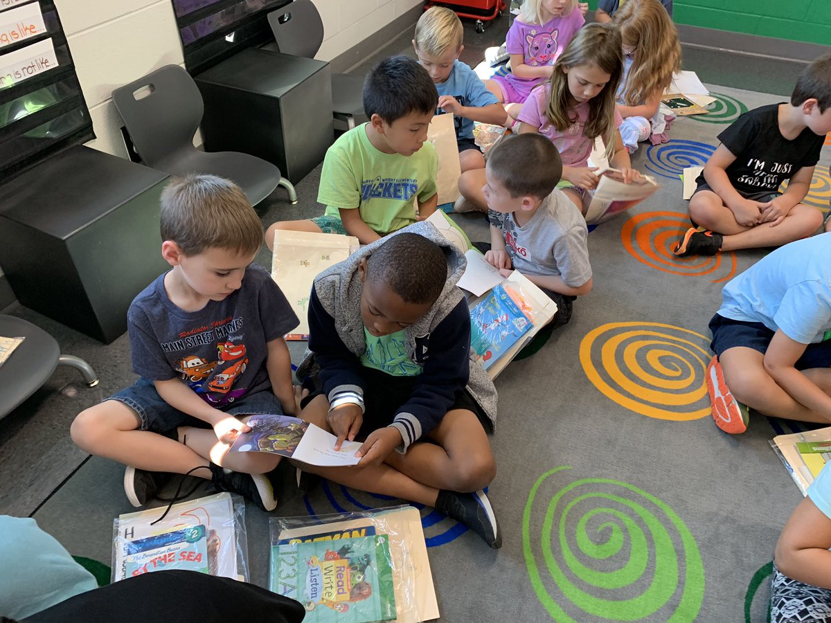 bilbao_tabitha's tweet photo. We are forming good habits during partner reading! #BCESfirsties #partnerreading #workshop #BCES https://t.co/JWPaACJIpG