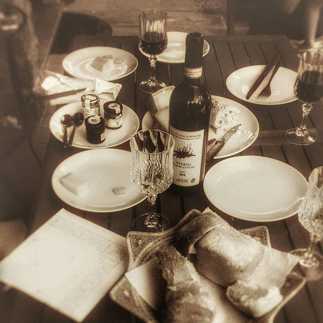 PaoloPandini's tweet photo. "On Dehors" 2019
Iniziare dentro e finire Fuori (come sempre)....🍷🧀🍴🗣️
#ferragosto #friends #lunch #dentromasoprattuttofuori #sky #mountains #inferno #formaidemut #ilvitellotonnato #love #abbondanza #promenade https://t.co/GfZCRsNTWl https://t.co/pN7dc4I6MP