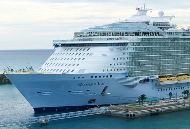 CruisingDave's tweet photo. Allure of the Seas- yay or nay? 🤔

#cruisingdave #cruise #cruising #carnivalcruise #cruiseship #bahamas #caribbean #travel #vacation #ship #cruiseships #ocean #sea #clouds #beach #tropical #island #summer #cruisegram #allureoftheseas #royalcaribbean … https://t.co/4Tal7GZpNj https://t.co/wGKVoiGqhc