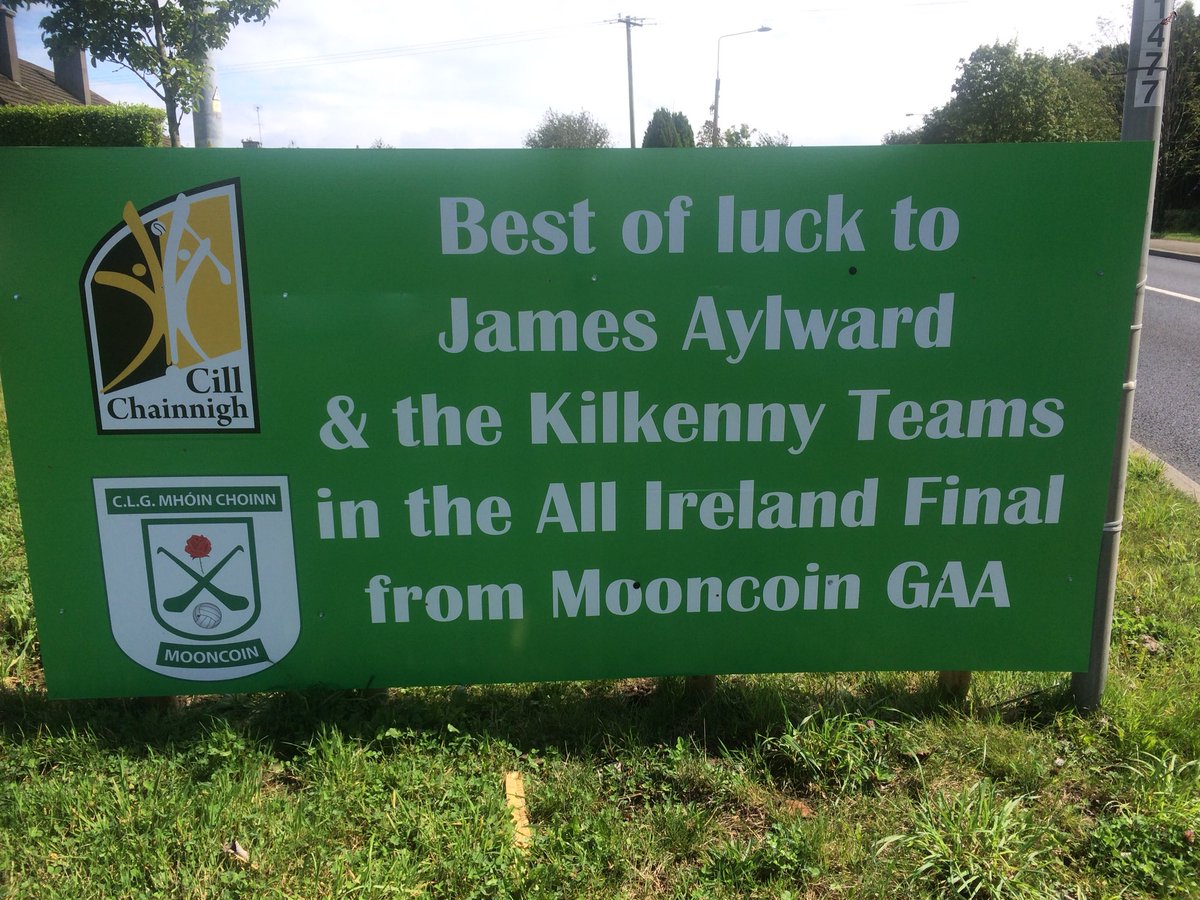MooncoinGAA's tweet photo. The Black n’ Amber colours are flying throughout #Mooncoin parish, well done all , keep it up ! #hondcoin @kclr96fm @KilkennyCLG 👊👍 🙏🙏🙏 pt1 https://t.co/gu4nSBvThc