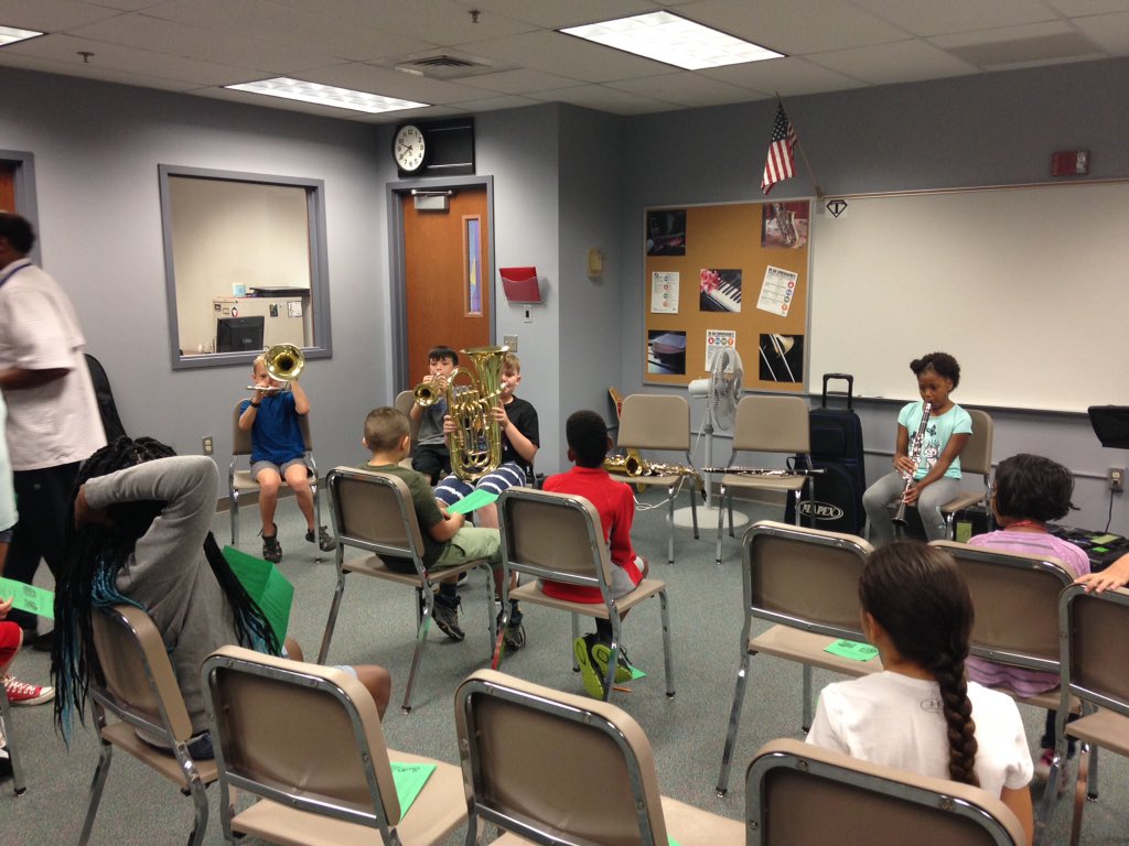 KenPfeil1's tweet photo. Happy first Friday of 2019-2020 @TrailblazerD11!!  Students making joyful noise and working it out! https://t.co/SqivJkN6B6