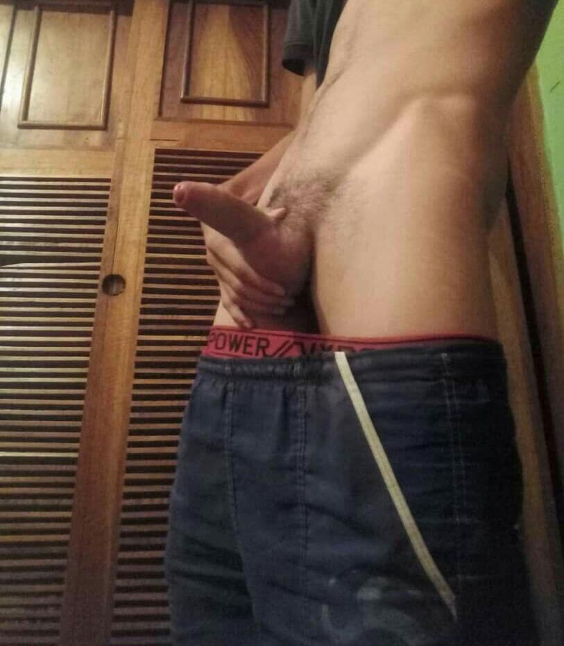 AngelGregorio41's tweet photo. Lo prometido es deuda aqui una foto de mi vergaa... muchos RT🔃 para mas contenido 🙈😻🍒🔝 https://t.co/xKvvEl6wBU