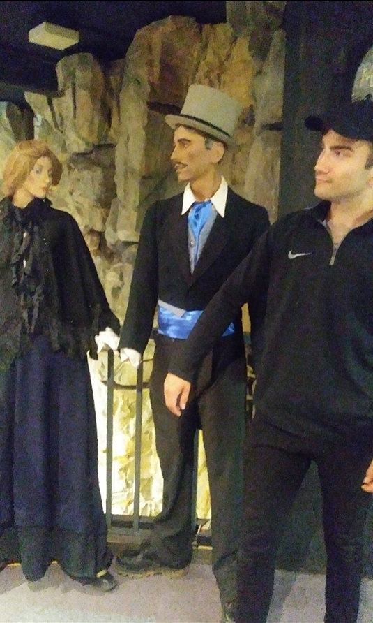 Final #TakeoverDay post to appreciate the various models in the museum our teens bonded with! 😂