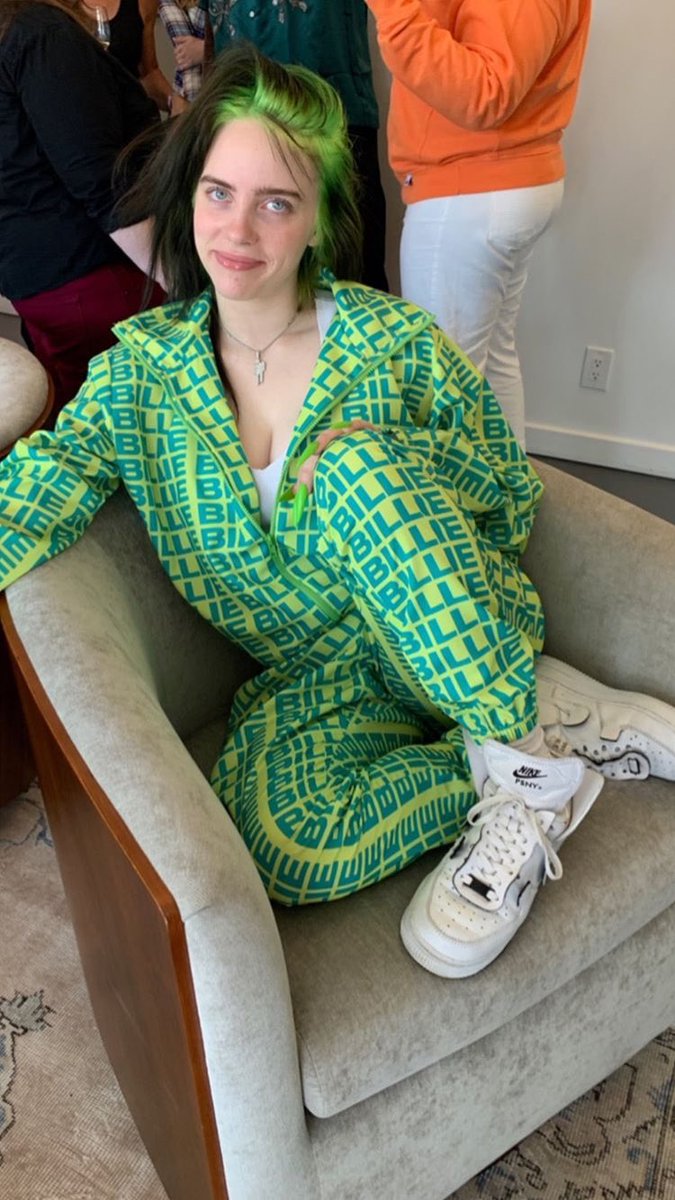 ReportingEilish's tweet photo. How the hell can you not love her? https://t.co/c7iiGvvLs4