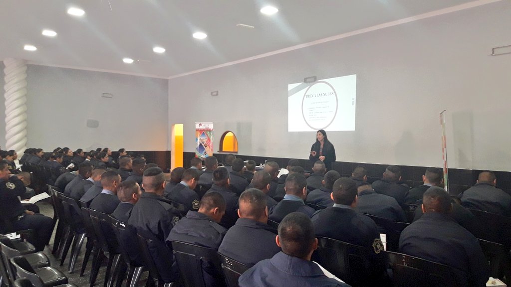 BureauSalta's tweet photo. Junto a @turismoSLA capacitando a los aspirantes de la #Escuela de Suboficiales sobre el #Turismo y #TurismoDeReuniones desarrollando de esta manera el #ProgramaHospitalidad https://t.co/R4cFxDyKXq