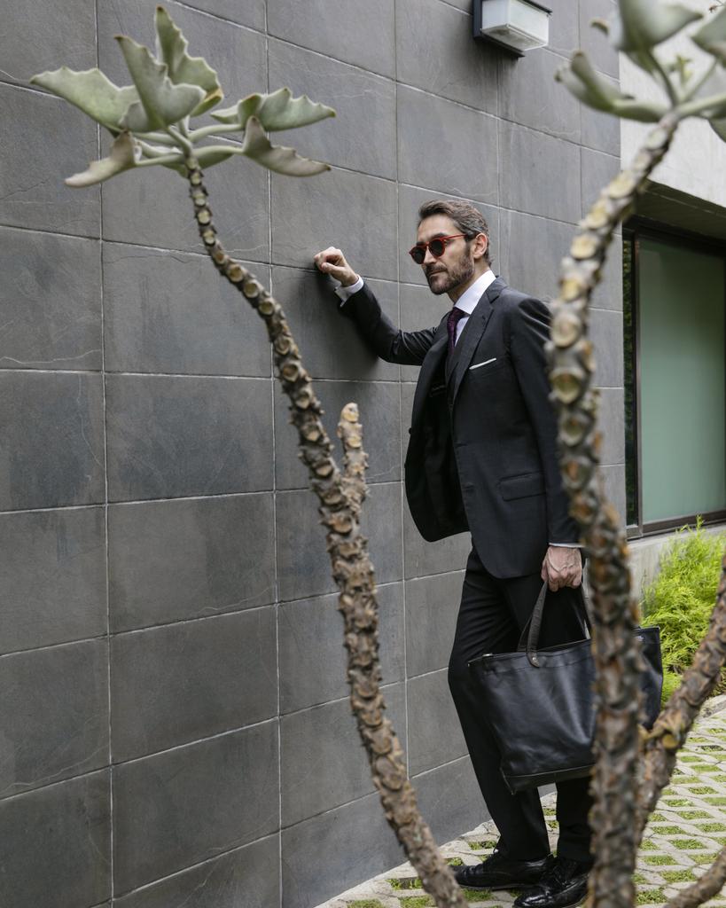 RasettaOfficial's tweet photo. | Business | https://t.co/QayI8sMJSG 
Embajador: @socratesserrano.
Master Tailor: @gerardorasetta. 
Fotógrafo: @franbeaufrand.

#Victoriano #RasettaUomo #RasettaBespoke #Elegance https://t.co/6NPCw6MLmx