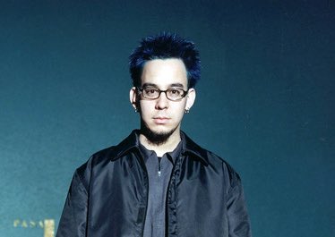 Dark Blue Hair aka “True color reveal”. Only few know that dark blue is Fluff’s natural color. Sometimes is confused with previous type, but actually has completely different mood. Still cute though. Big emo energy. Bonus points if you make sad puppy eyes or wear glasses.