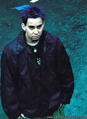 Dark Blue Hair aka “True color reveal”. Only few know that dark blue is Fluff’s natural color. Sometimes is confused with previous type, but actually has completely different mood. Still cute though. Big emo energy. Bonus points if you make sad puppy eyes or wear glasses.