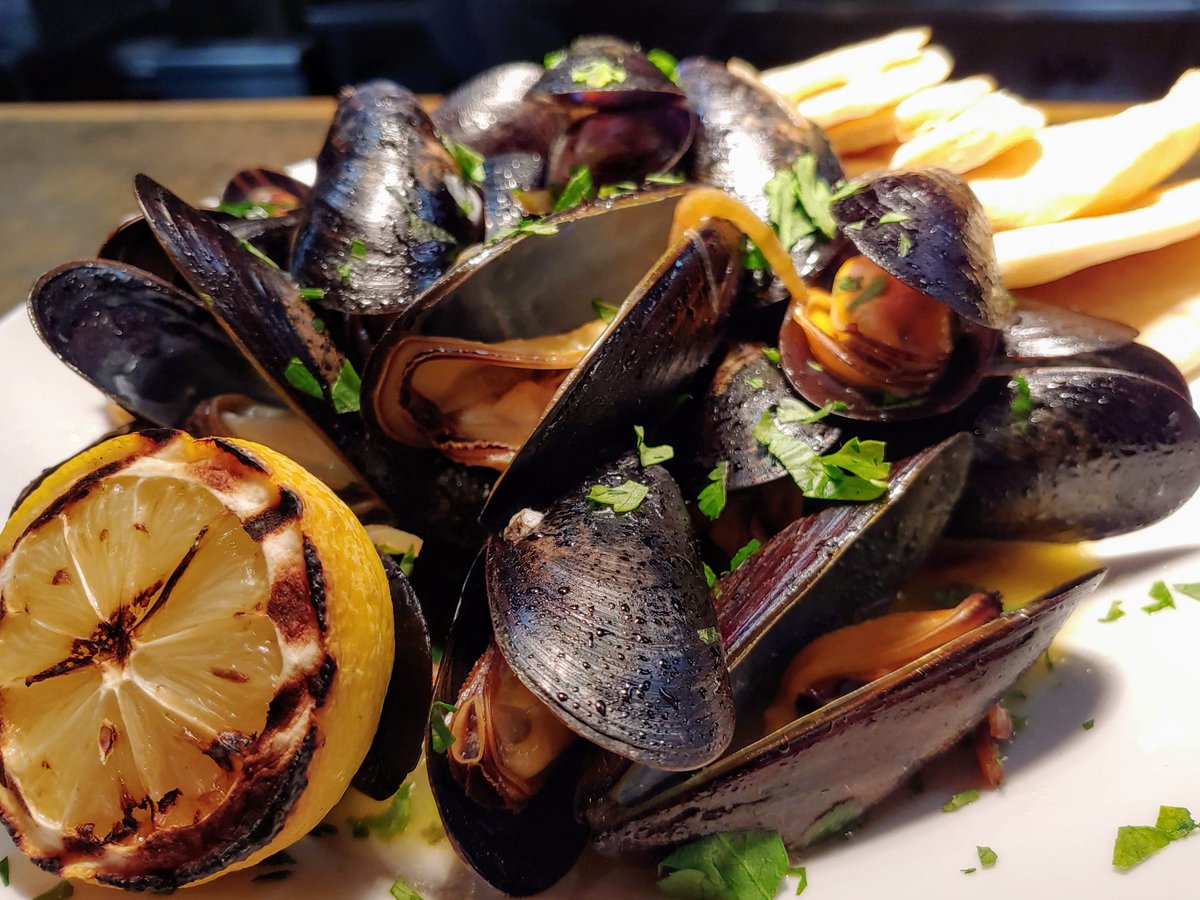 Local Casco Bay Bang Island Mussels ~
Cooked as if  you're visiting Portugal!

#Maineseafood #portlandmainewineandine