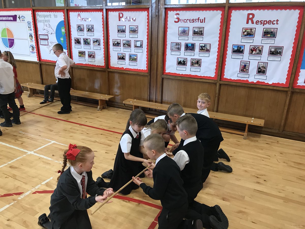 AuchenlodmentPS's tweet image. Who knew something so simple could be so challenging and be so much fun!! #teamwork #respect #treeofknowledge #shine