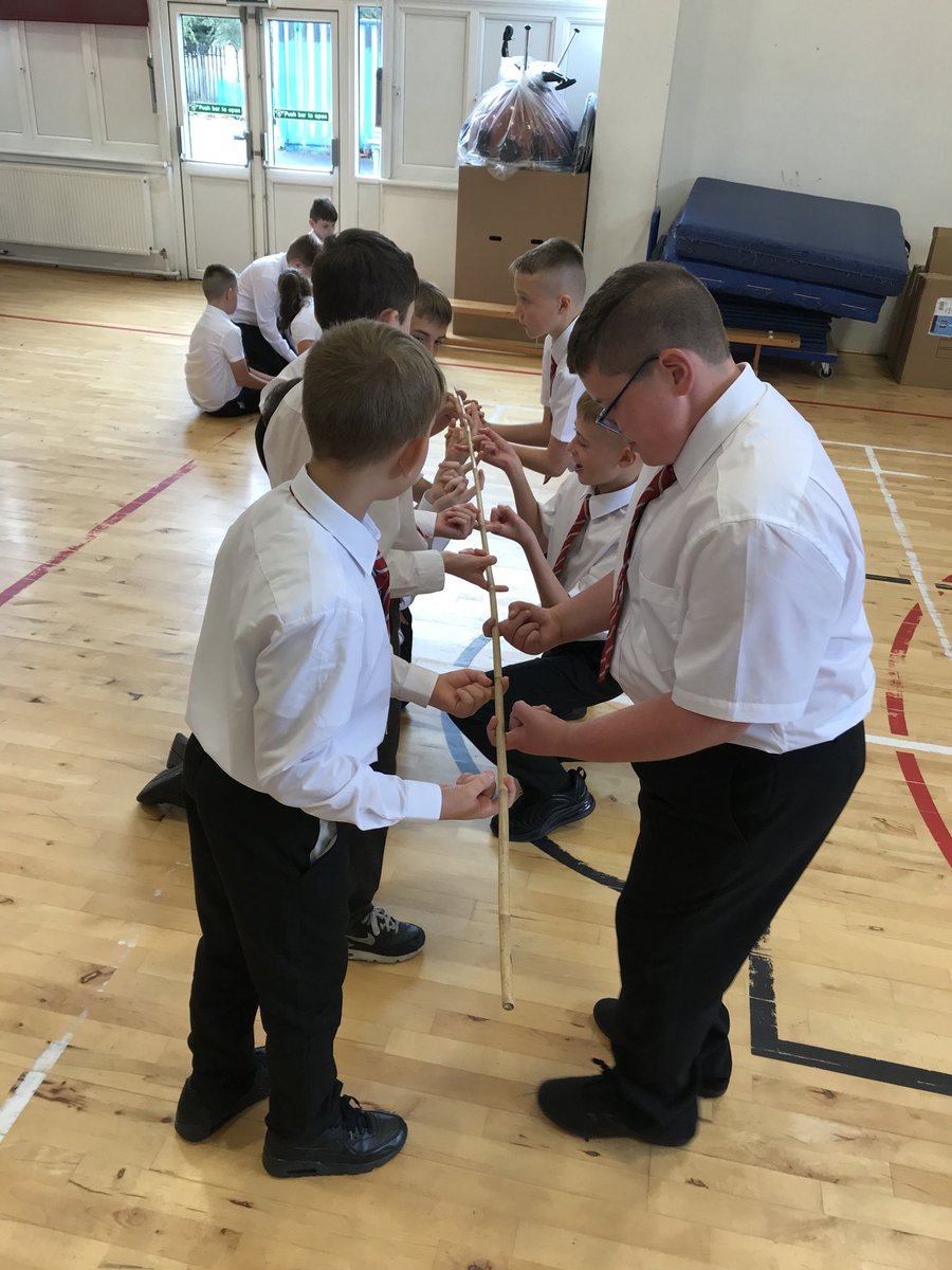 AuchenlodmentPS's tweet image. Who knew something so simple could be so challenging and be so much fun!! #teamwork #respect #treeofknowledge #shine