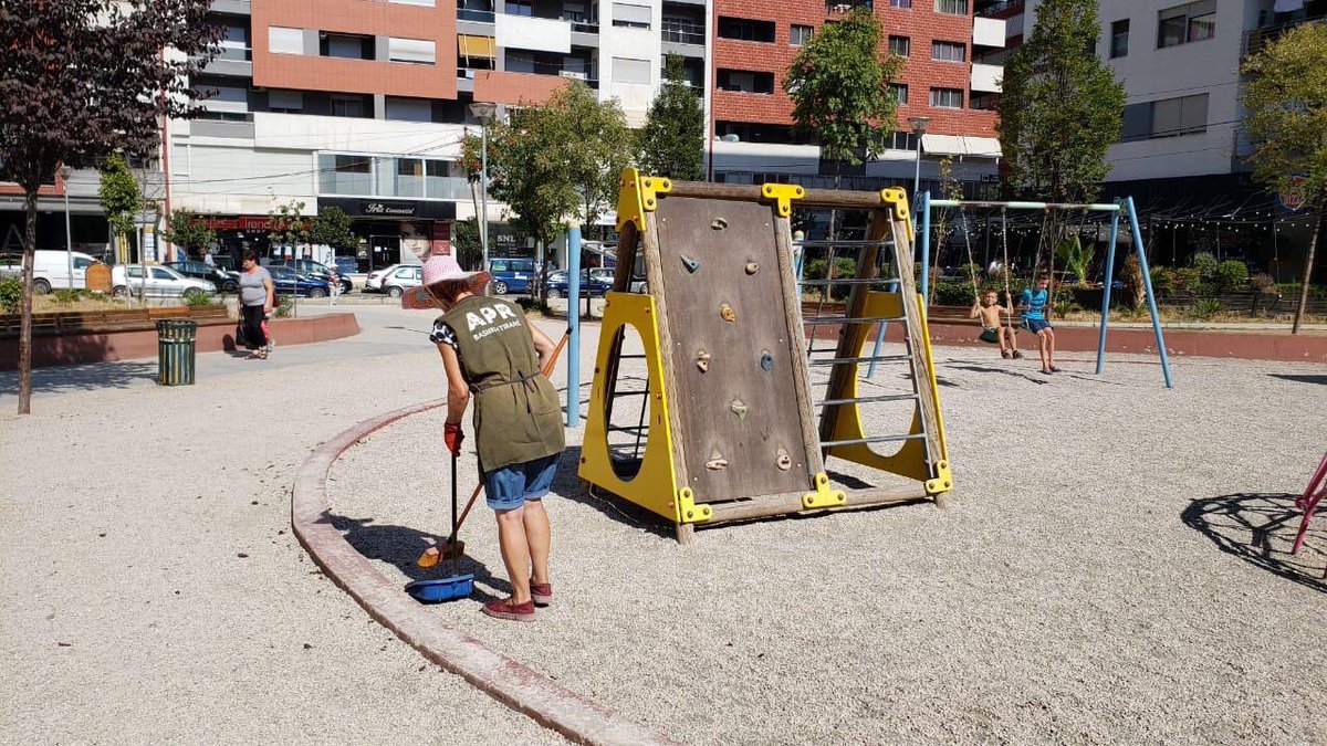 aprtirana's tweet photo. Kalamaja çdo gjë gati që fundjava juaj të jetë sa më argëteuse! 😍 👦👧⛹️♀️🙌
#APR #PlayTirana #ChildFriendlyTirana #LuajTirana #Luaj #JetesaAktive #TiranaImeOutdoor https://t.co/cLBqgHApZ4