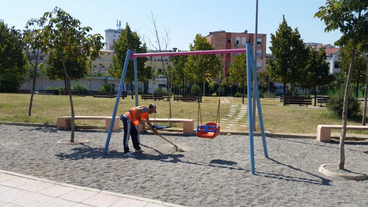 aprtirana's tweet photo. Kalamaja çdo gjë gati që fundjava juaj të jetë sa më argëteuse! 😍 👦👧⛹️♀️🙌
#APR #PlayTirana #ChildFriendlyTirana #LuajTirana #Luaj #JetesaAktive #TiranaImeOutdoor https://t.co/cLBqgHApZ4