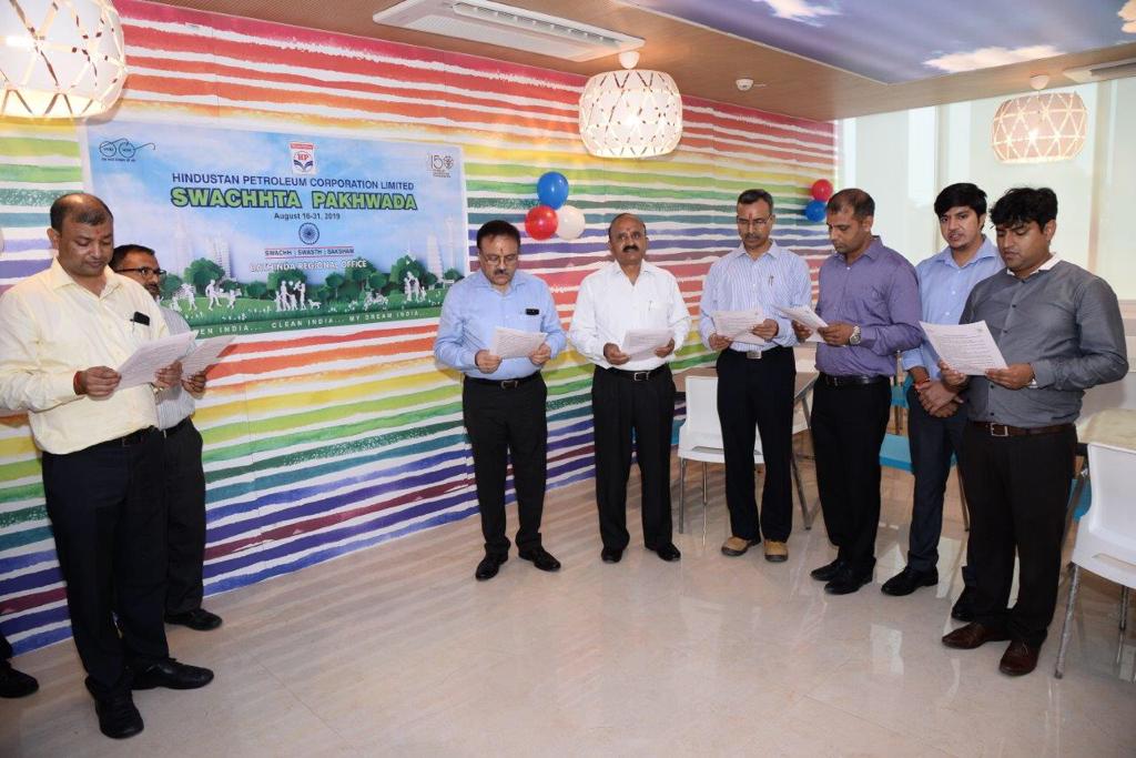 hpcl_Bathinda's tweet photo. Sawachhta Pledge taken at Bathinda Retail Regional office in presence of CGM- Retail &amp; CGM- LPG, NZ.
#SwachhataPakhwada @HPCL @Rg03Goel https://t.co/N7Wttcrx6h