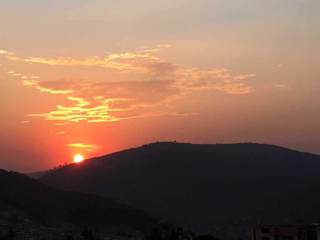 JudithDenwood's tweet photo. This is what someone who is just starting TWO whole weeks leave looks like (whilst looking at, yet another, gorgeous #Kigali sunset) ππ₯³π#timeoff #timeout #holiday #relaxing #inboxnomore https://t.co/7PMwM2i64x