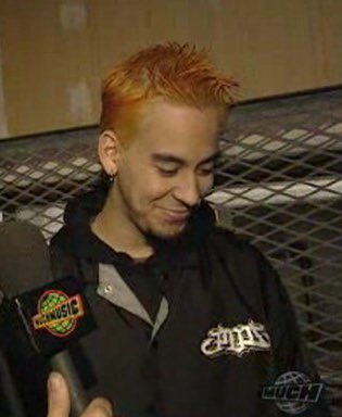 Yellow/Orange/Ginger/WhateverThisColorIs aka “When you wanna try something new but it goes not how you expected”. Approved by Phoenix. Very rare species, probably was dyed over with different color ASAP.