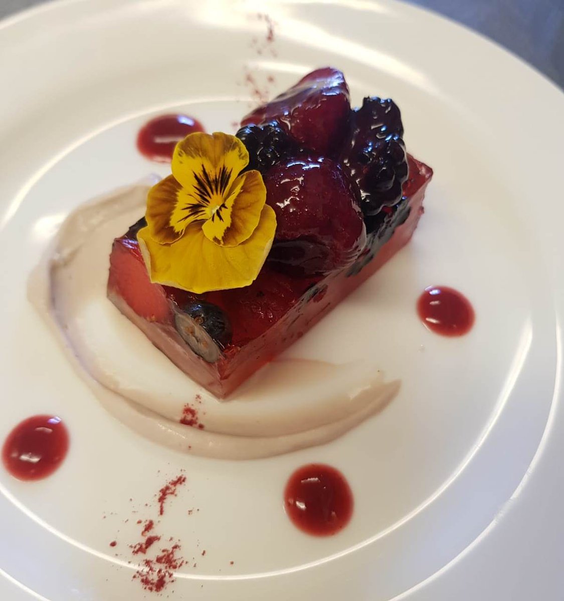 A Vegan Autumn Berry Terrine with a Yorkshire Lavender Berry Compote and a Sand Hutton Lemon Verbena infused Coconut Puree😍

#Vegan #Glutenfree #Pudding #Weddings