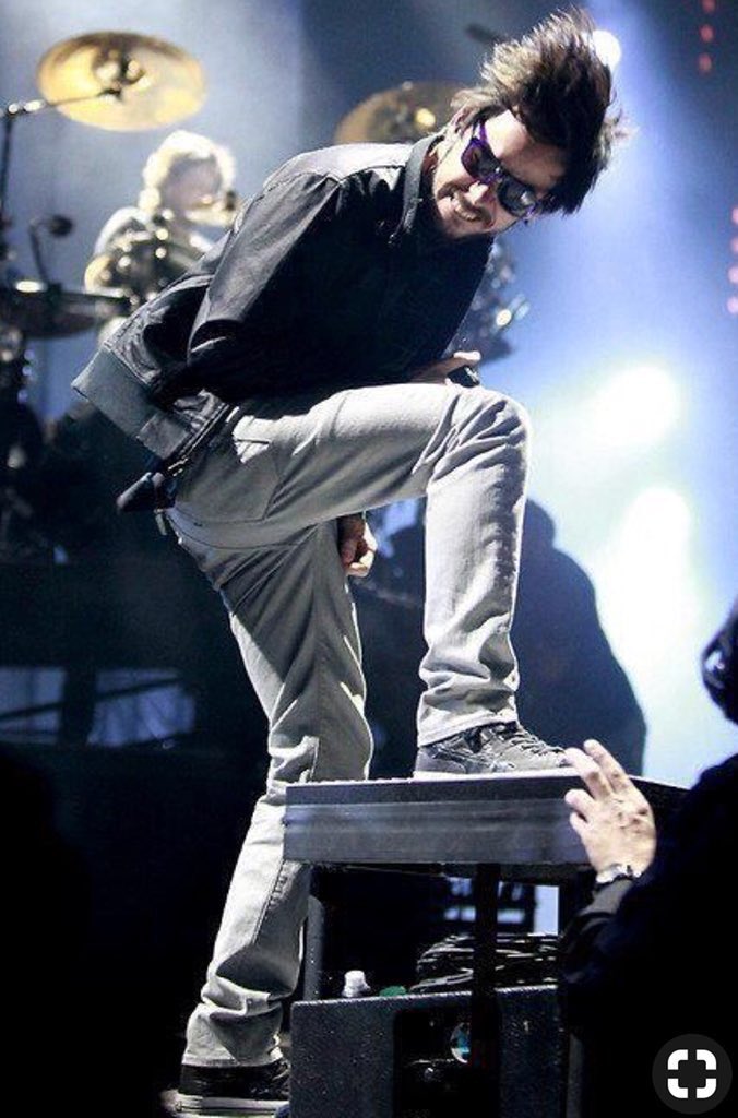 ATS hair: Episode two aka “Haircut who? I don’t know her”. Extended version of the previous type. Provides the best eyebrows protection, but sometimes prevents a clear view of the world. Can be wild on stage.