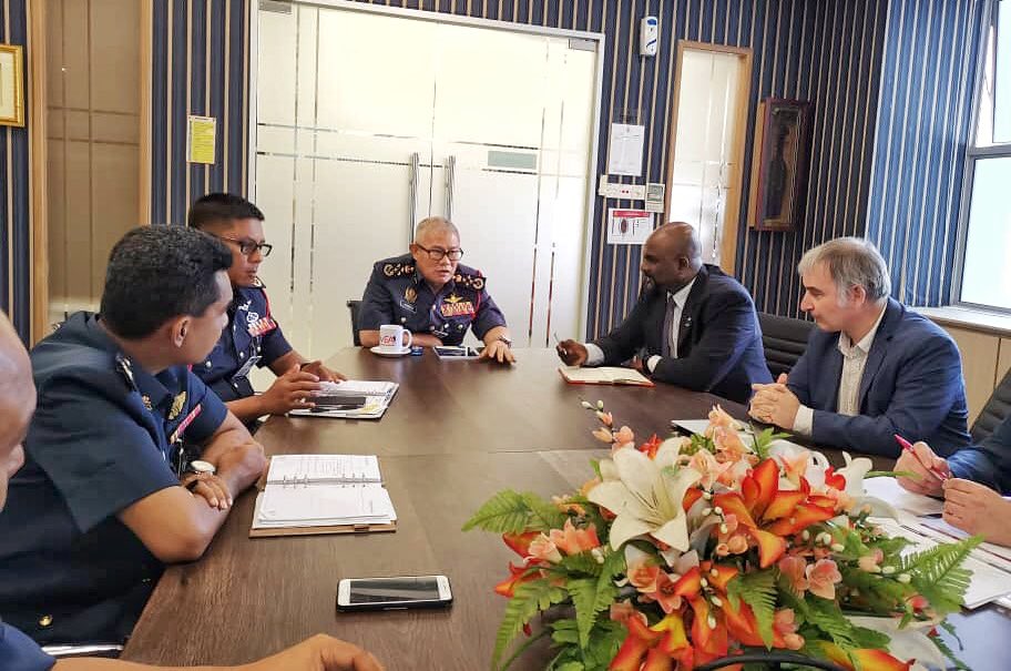 unitudarabomba's tweet photo. Putrajaya - Sesi perkongsian ilmu berkaitan helikopter baru di pasaran antarabangsa oleh Rostec Russia bersama YAS @KP_bombaJBPM , YS @NaziliMahmood dan pegawai2 di Unit Udara JBPM sebentar tadi.
@FaizalIzani 
@capt_saiful 
@capt_lanz 
@MUHAMADAZMIBIN4 
@ruzaidi_mohd https://t.co/u1f7dxKxRa