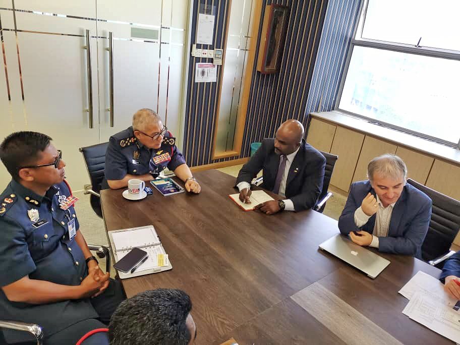 unitudarabomba's tweet photo. Putrajaya - Sesi perkongsian ilmu berkaitan helikopter baru di pasaran antarabangsa oleh Rostec Russia bersama YAS @KP_bombaJBPM , YS @NaziliMahmood dan pegawai2 di Unit Udara JBPM sebentar tadi.
@FaizalIzani 
@capt_saiful 
@capt_lanz 
@MUHAMADAZMIBIN4 
@ruzaidi_mohd https://t.co/u1f7dxKxRa