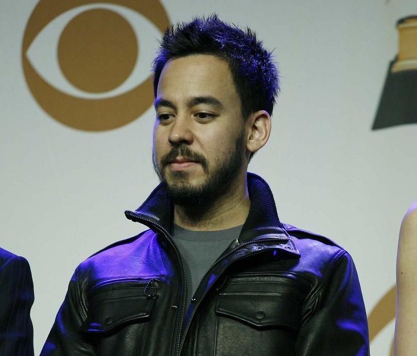 Bear Mike: first appearance. Tousled, attractive, extremely fluffy. Combined with the same fluffy beard. Gives soft and warm vibes. Possible side effect - increased cheeks plumpness.