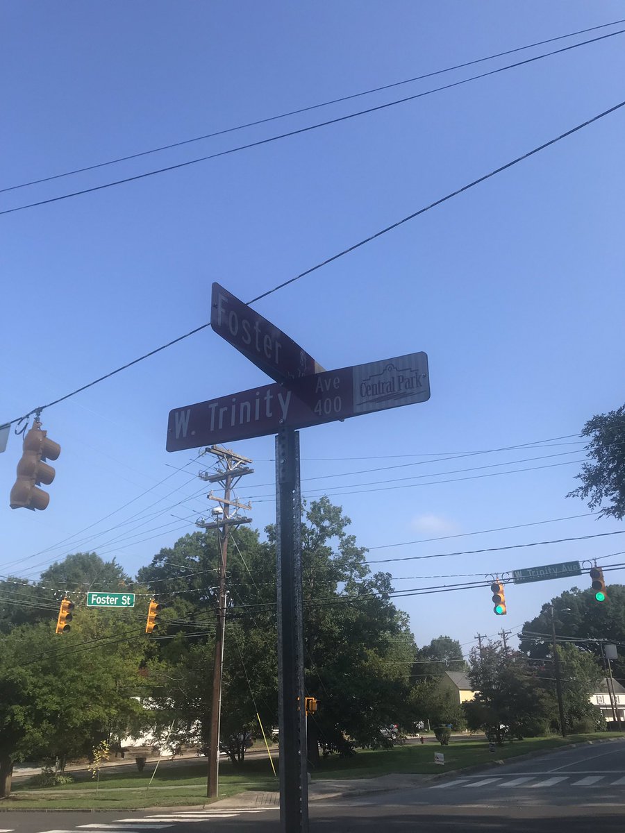 AnnasClass's tweet image. This morning’s walk focus was street name signs. This will help us with literacy and our map project! @PBLWorks @CPSCNC @NorthCarolinaEE #walkingcurriculum #mapproject